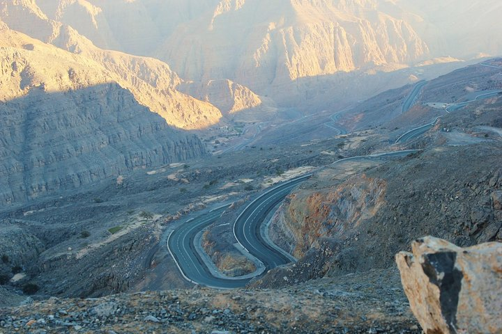 Experience the stunning vistas of Jabal Al Jais where winding mountain roads lead to breathtaking heights and unforgettable desert landscapes await every traveler. Adventure and serenity blend seamlessly here.